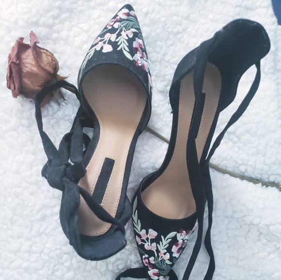 High heels - Picture 2 of 4